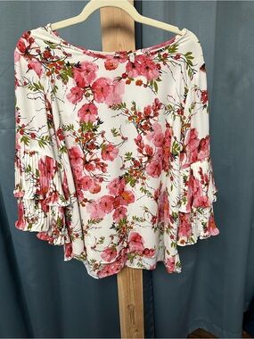 Floral Ruffle-Sleeve Women’s Top - Pink on Cream